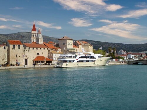 Badebuchten und Stadtspaziergänge