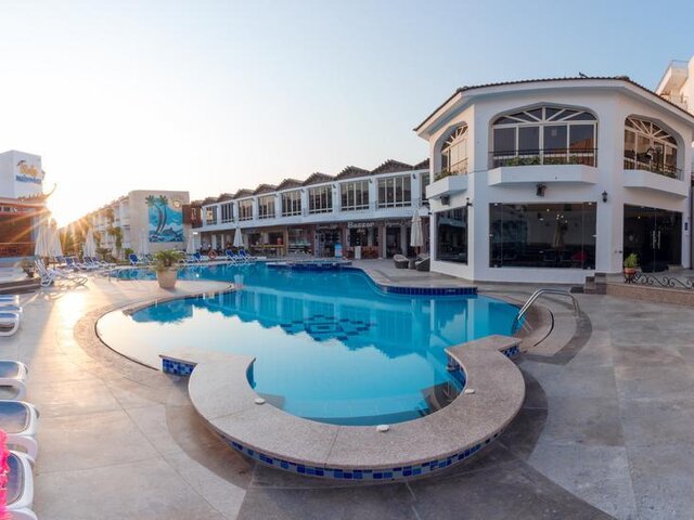 Minamark Beach Resort ★★★★