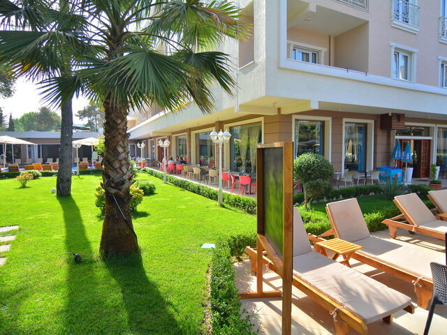 Sandy Beach Resort ★★★★