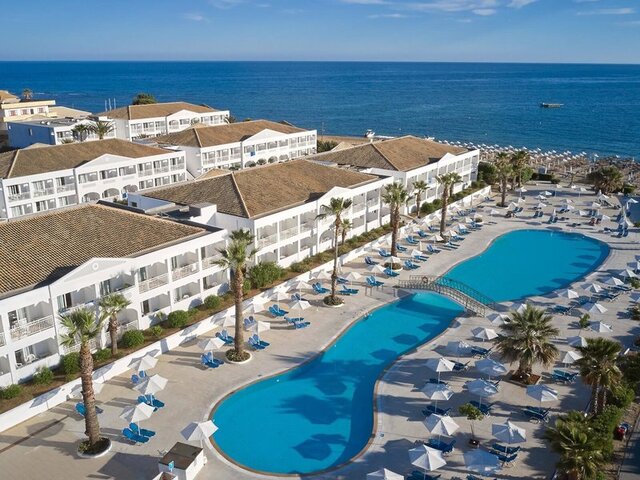 Sandy Beach Resort ★★★★