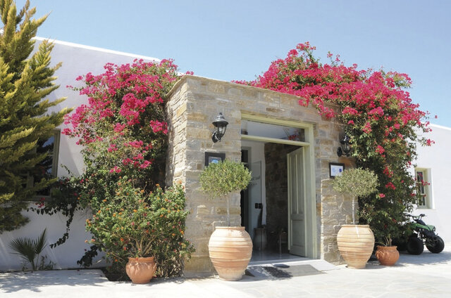 Parosland Hotel & Resort ★★★★