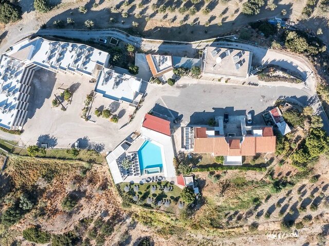 Hillside Studios & Apartments ★★★