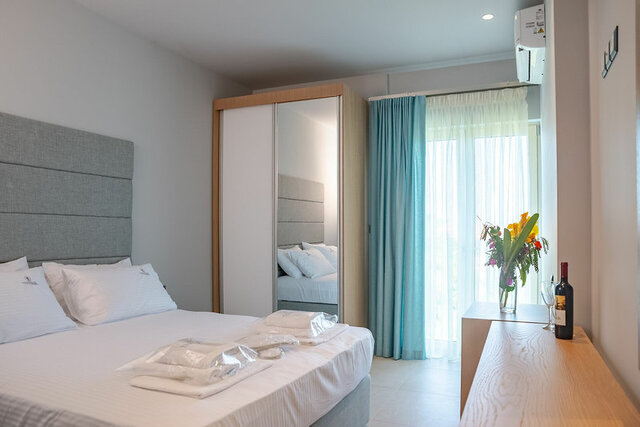 Tresor Sousouras ★★★★