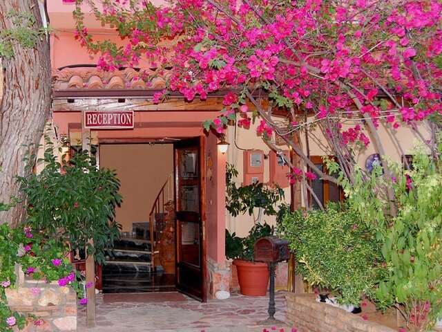 Hotel Castella Beach ★★★