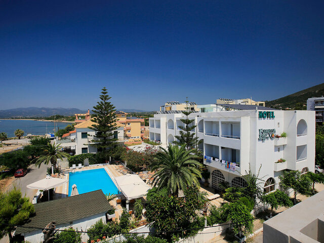 Kyparissia Beach ★★★