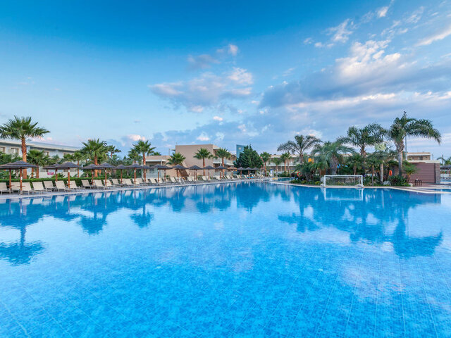 Blue Lagoon Resort ★★★★