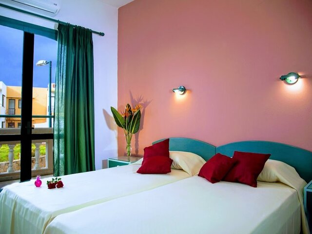 Theoni Apartment ★★