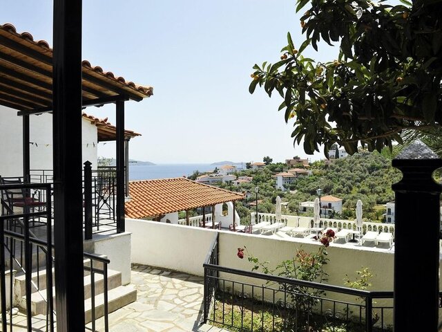 Fengeros Village ★★