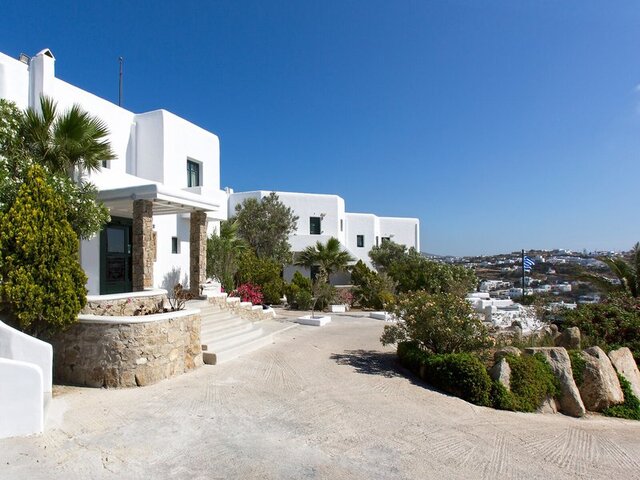 Tharroe Of Mykonos ★★★★★