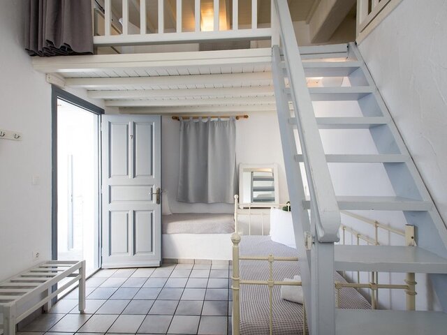 Madres Houses ★★