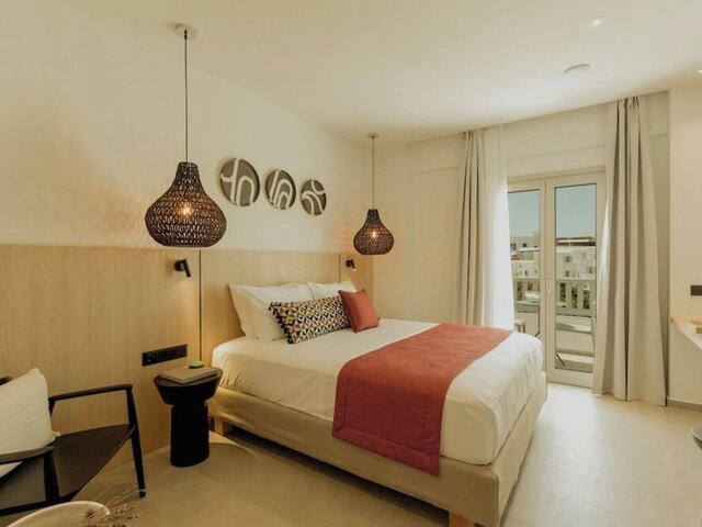 Opal Paros ★★★★