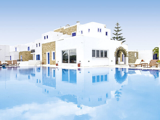 NAXOS HOLIDAYS ★★★