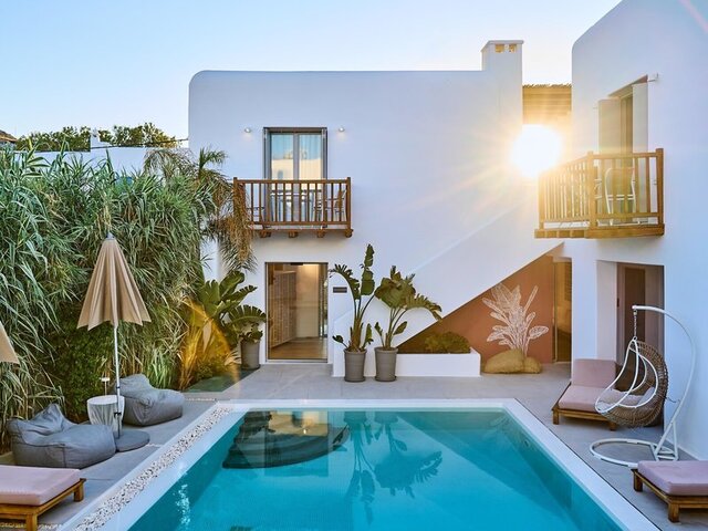 Adorno Beach Hotel & Suites ★★★