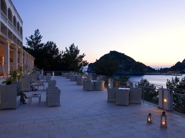 Akrotiri Beach Resort Hotel ★★★★★