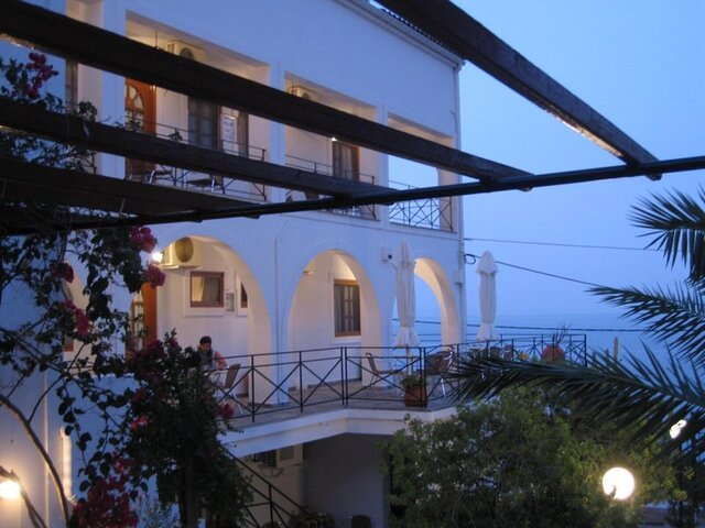 Travlos Studios ★★