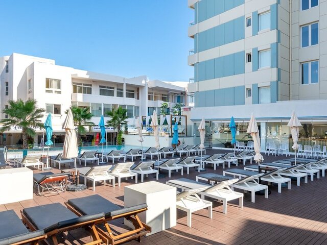 Arte Rhodes ★★★