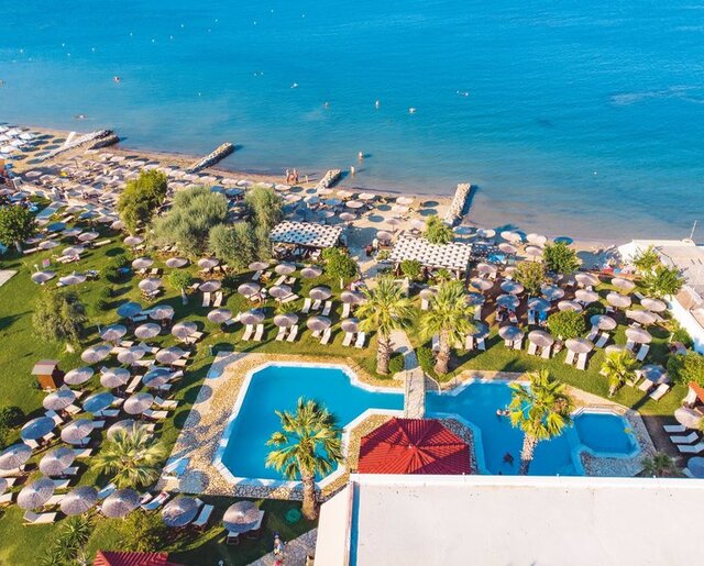 Robolla Beach Hotel ★★★★