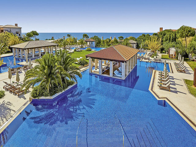 The Romanos Resort ★★★★★