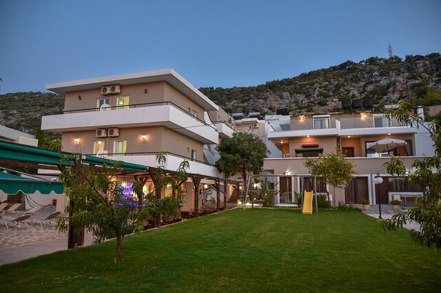 Iraklis Apartments ★★