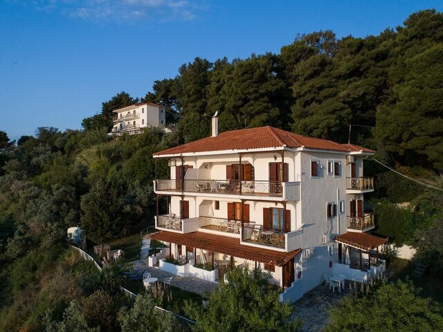 Vassilias Beach Hotel ★★