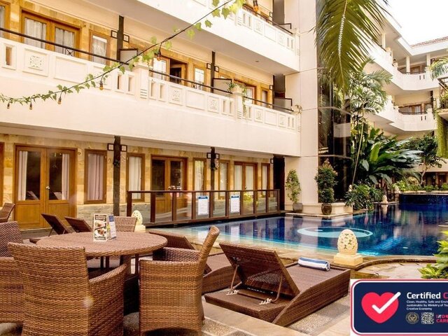 Famous Hotel Kuta ★★★
