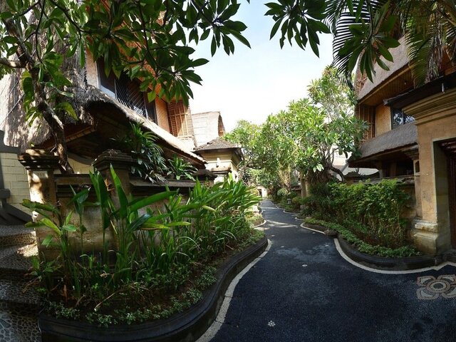 Puri Dewa Bharata & Villas ★★★