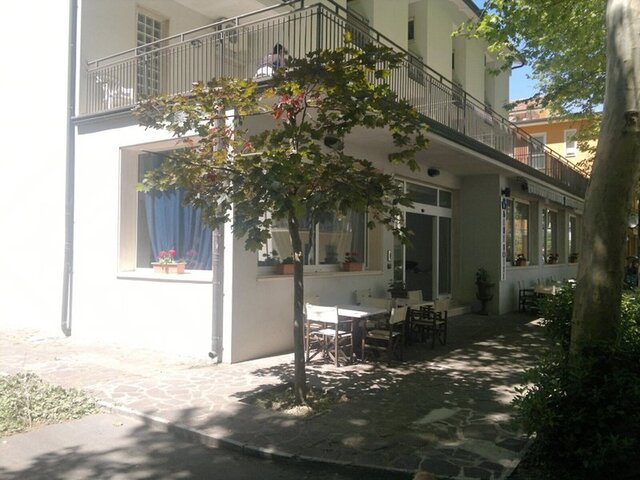 Blue Hotel ★★★