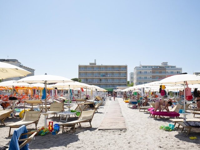 Color Miami Beach Family Hotel ★★★★