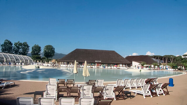 Hu Park Albatros Village (by Happy Camp) ★★★★