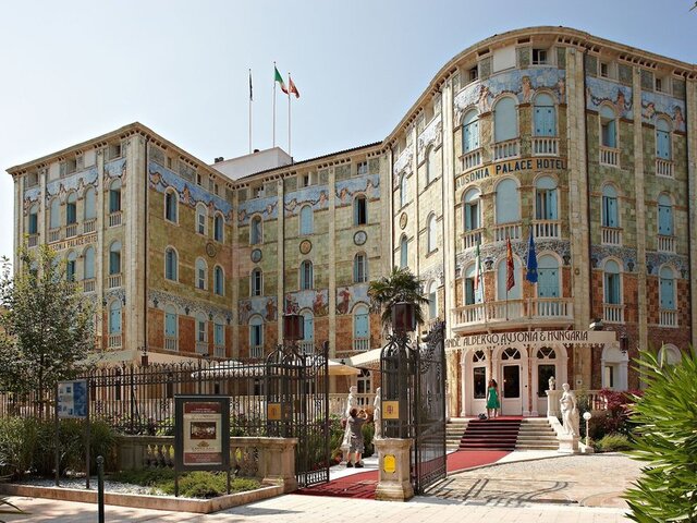 Ausonia Hungaria ★★★★★