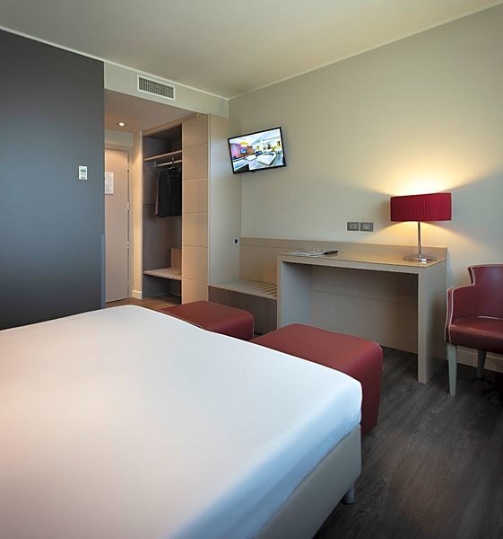 Smart Hotel Holiday ★★★★
