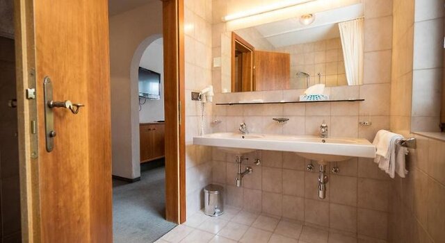 Gartenhotel CRYSTAL ★★★★