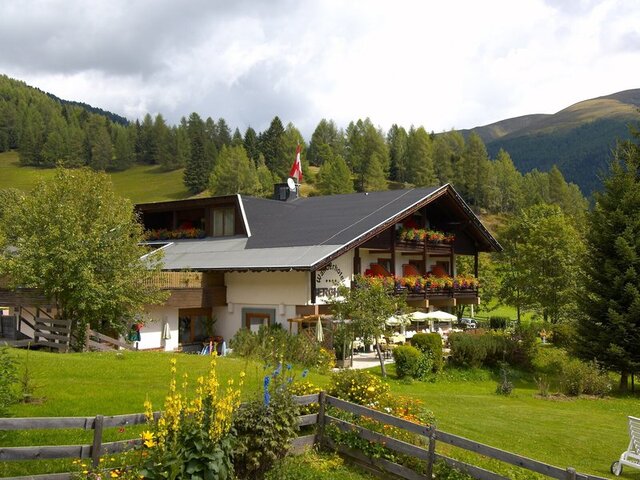 Ski-in-Ski-Out Hotel Garni Berghof ★★★★