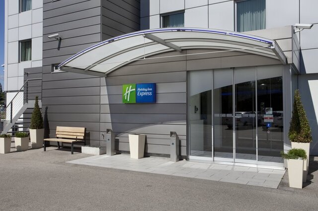 Holiday Inn Express Geneva Airport by IHG ★★★