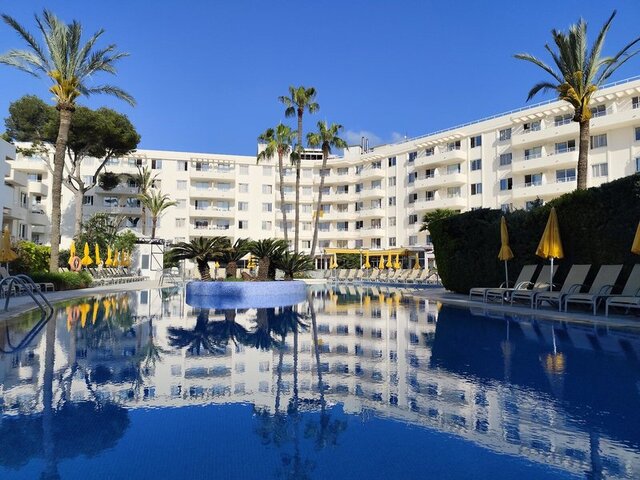 Ivory Playa ★★★