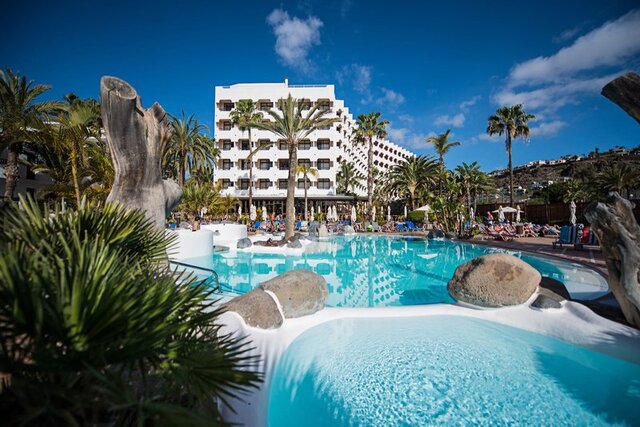 Corallium Beach ★★★★