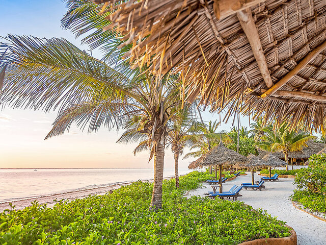 Breezes Beach Club ★★★★