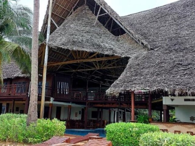Kena Beach Hotel ★★★★