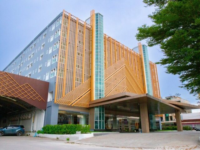 The Srivaree Airport Hotel ★★★★★