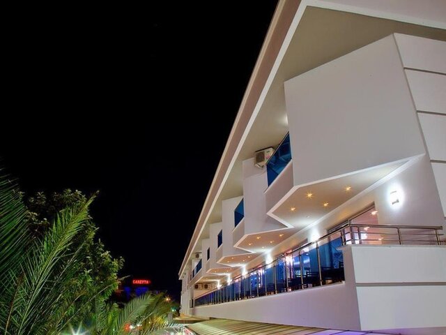 Oji Beach Hotel ★★★★