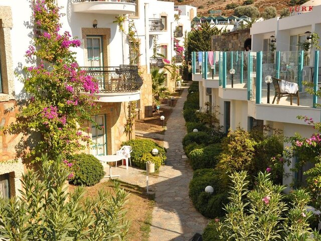 Siesta Beach Apartments ★★★