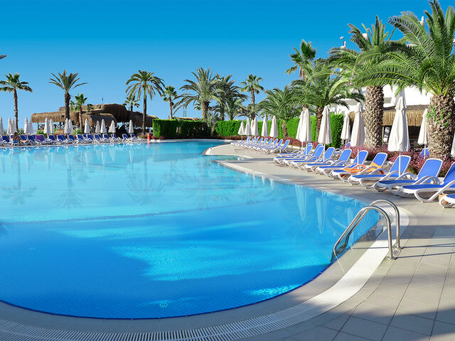 Emelda Sun Club ★★★★