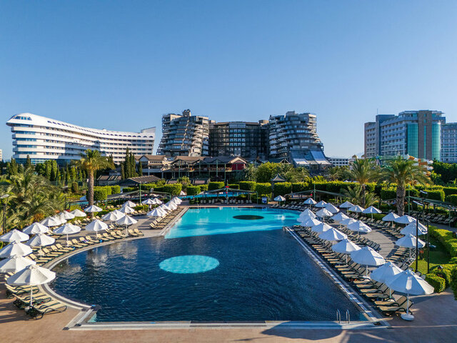 Limak Lara Deluxe Hotel ★★★★★