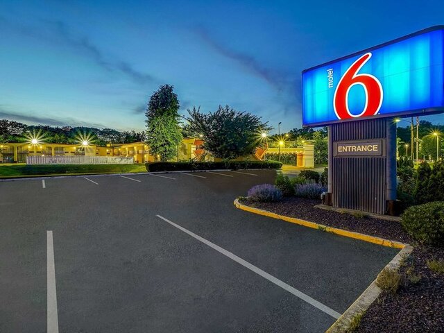 Motel 6 Lawrenceville ★★★★