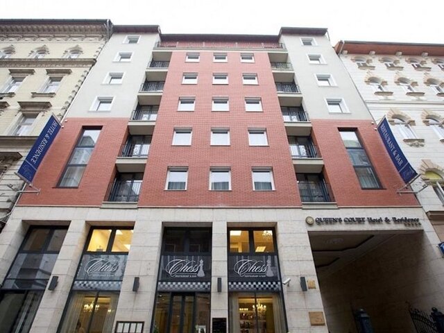 Queens Court Hotel and Residence ★★★★★