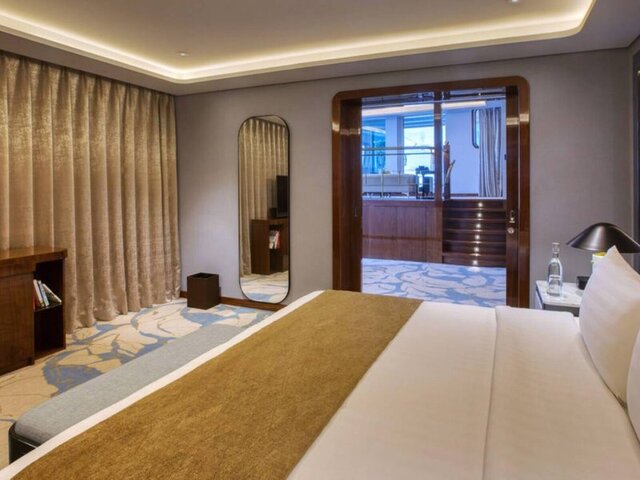 Queen Elizabeth 2 ★★★★