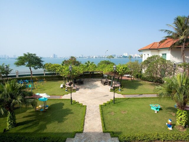 Diamond Westlake Suites ★★★★