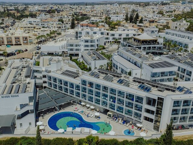 River Rock Hotel ★★★★