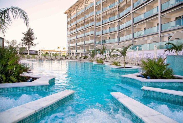 Asterias Beach ★★★★