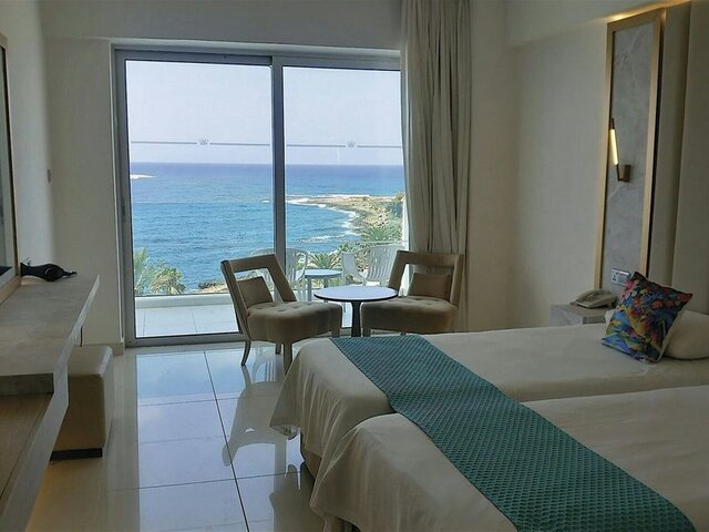 King Evelthon Beach Hotel & Resort ★★★★★